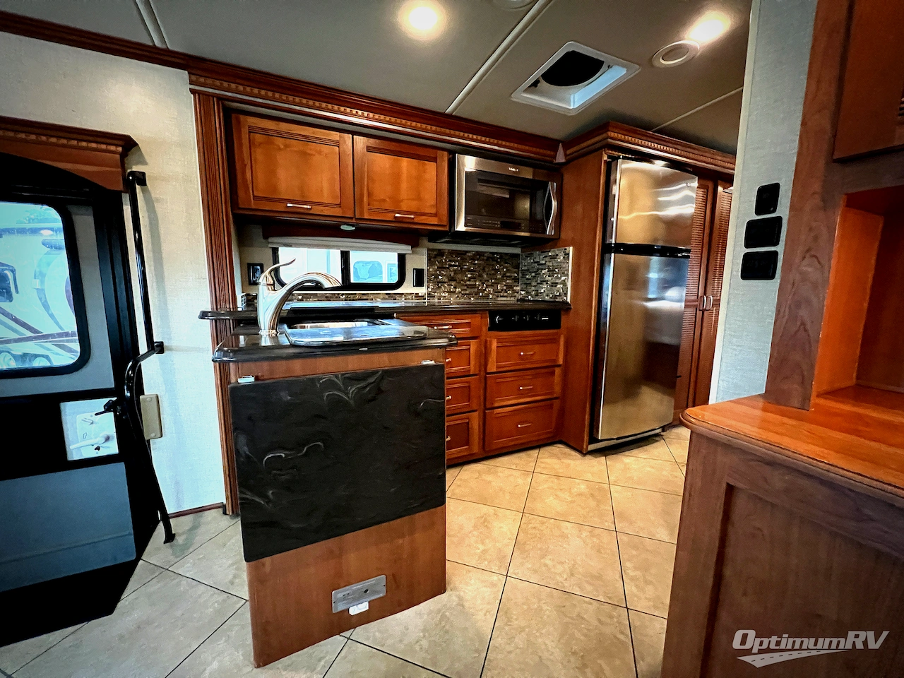 2015 Winnebago Forza 34T Photo 10