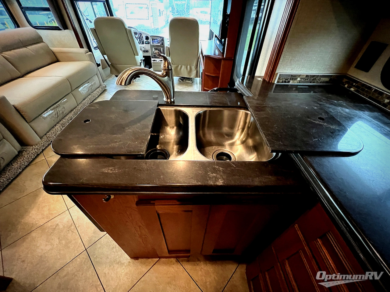 2015 Winnebago Forza 34T Photo 11