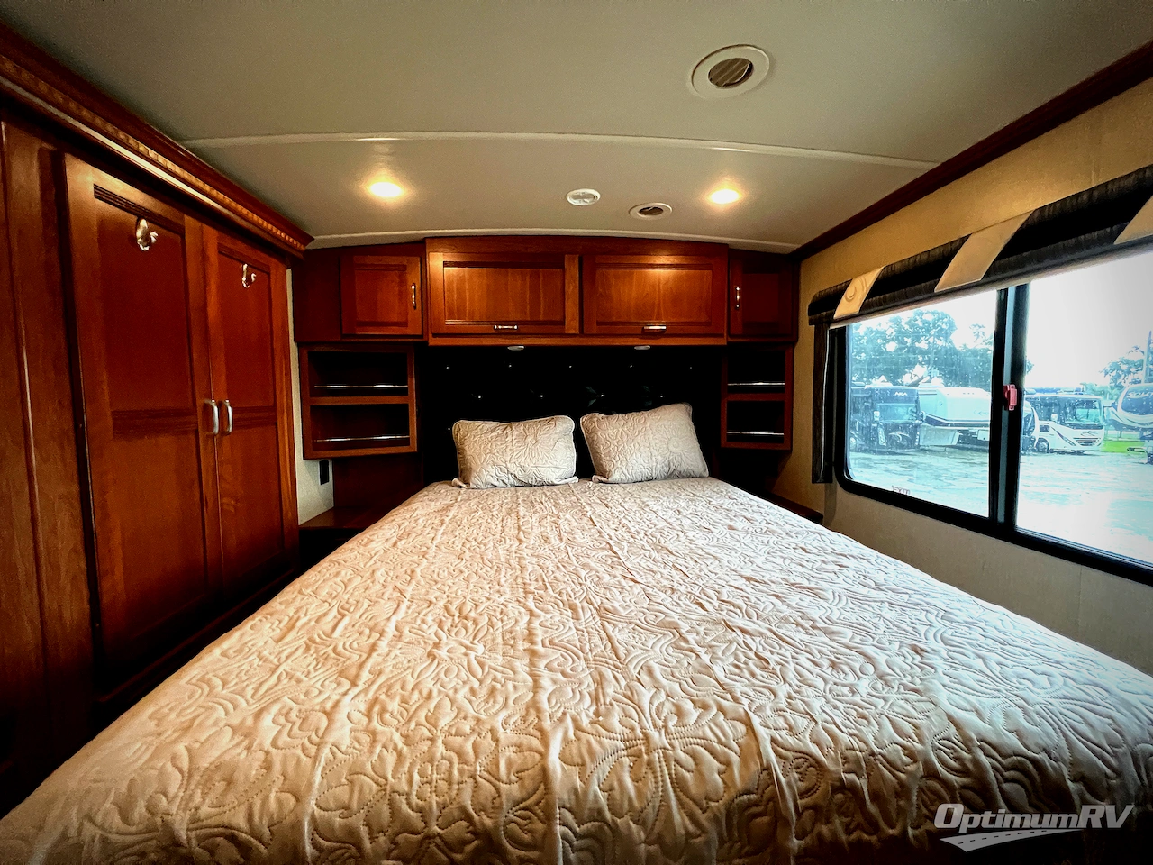 2015 Winnebago Forza 34T Photo 16