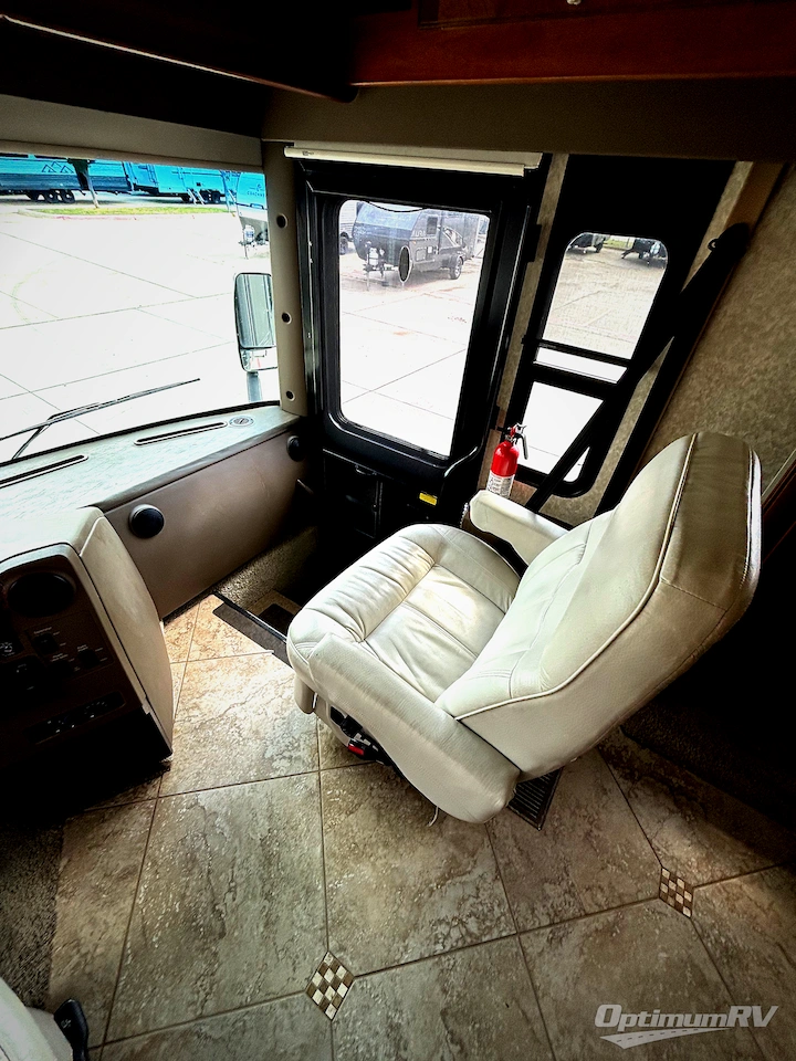 2010 Winnebago Tour 40BD Photo 8