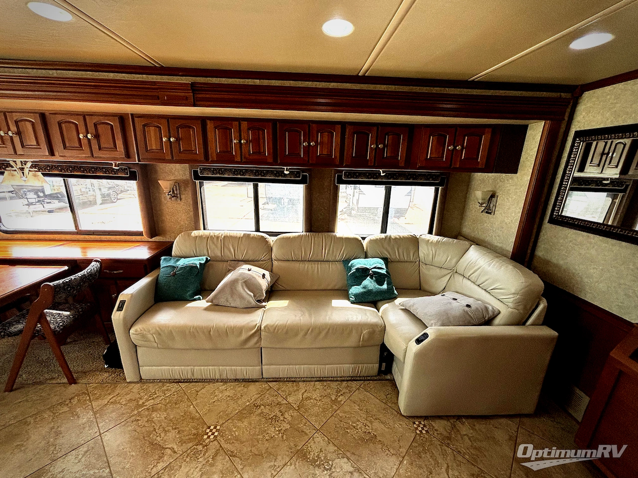 2010 Winnebago Tour 40BD Photo 10