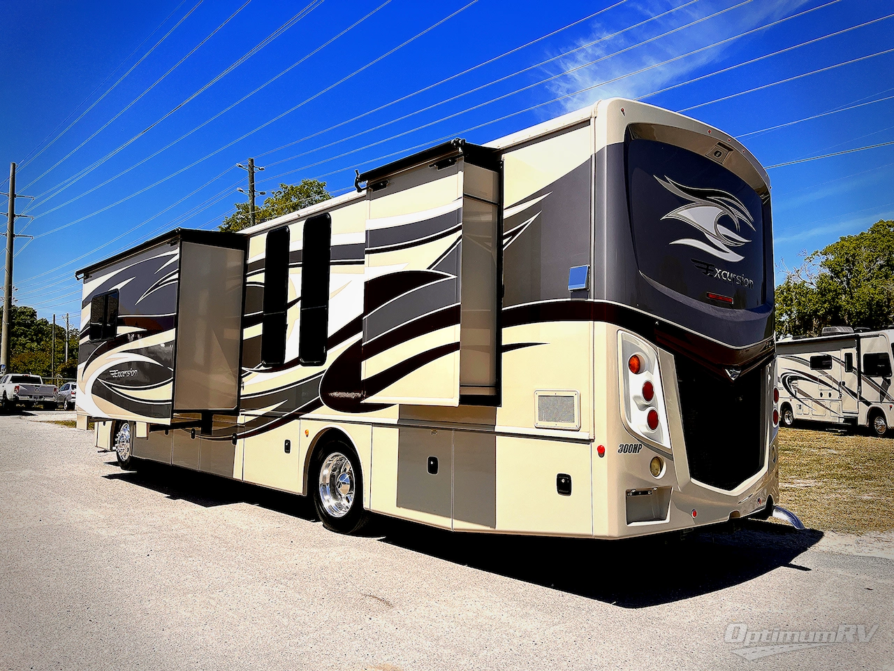 2014 Fleetwood Excursion 35B Photo 3