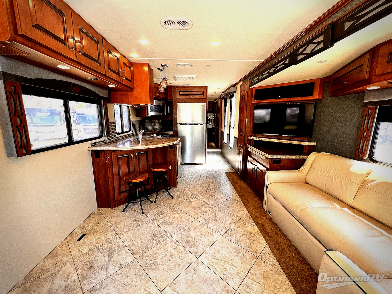 2014 Fleetwood Excursion 35B Photo 4