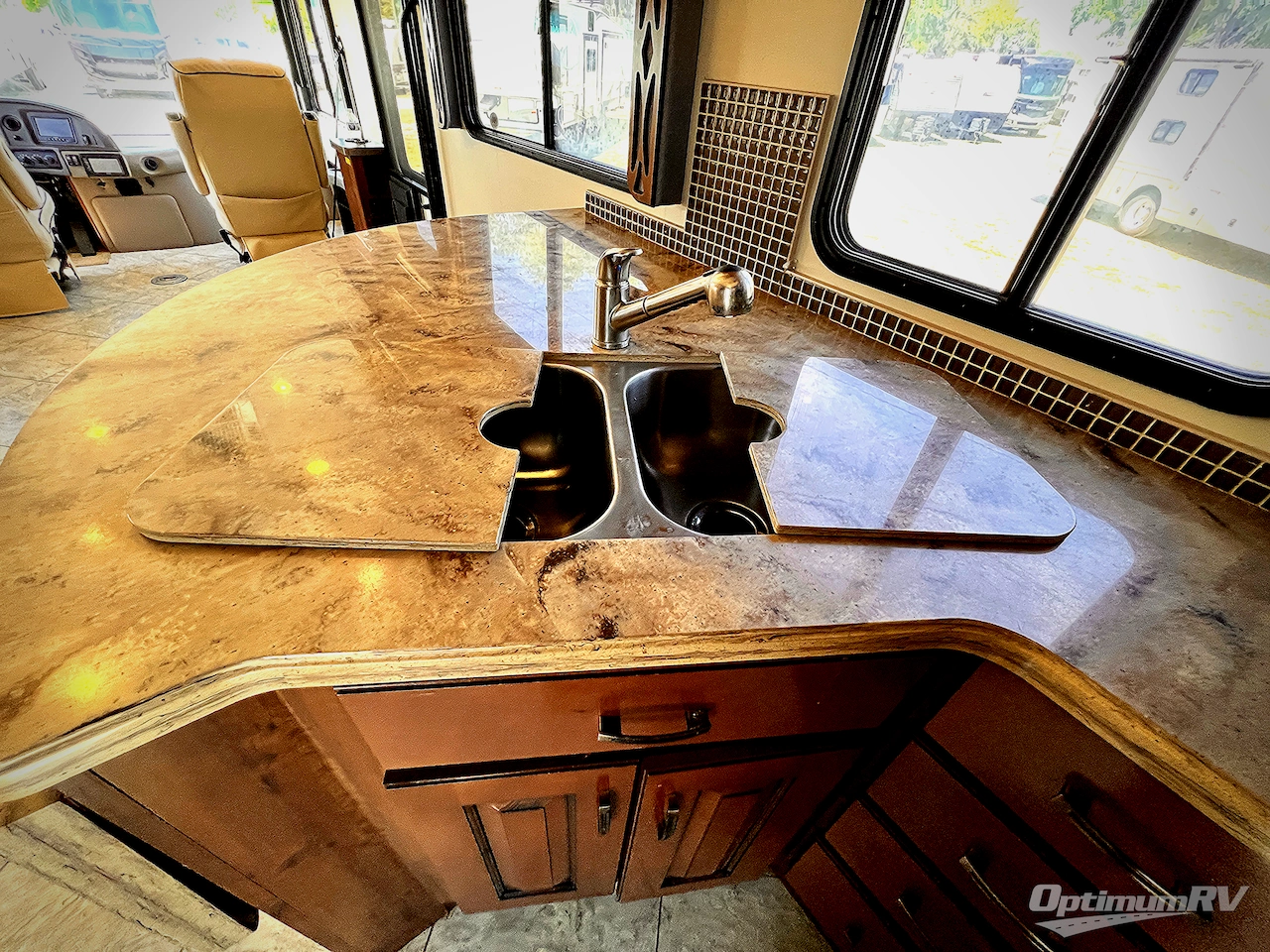 2014 Fleetwood Excursion 35B Photo 10