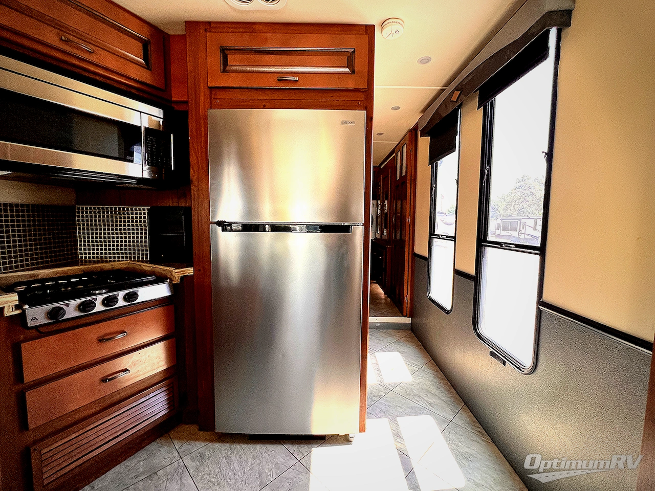 2014 Fleetwood Excursion 35B Photo 13