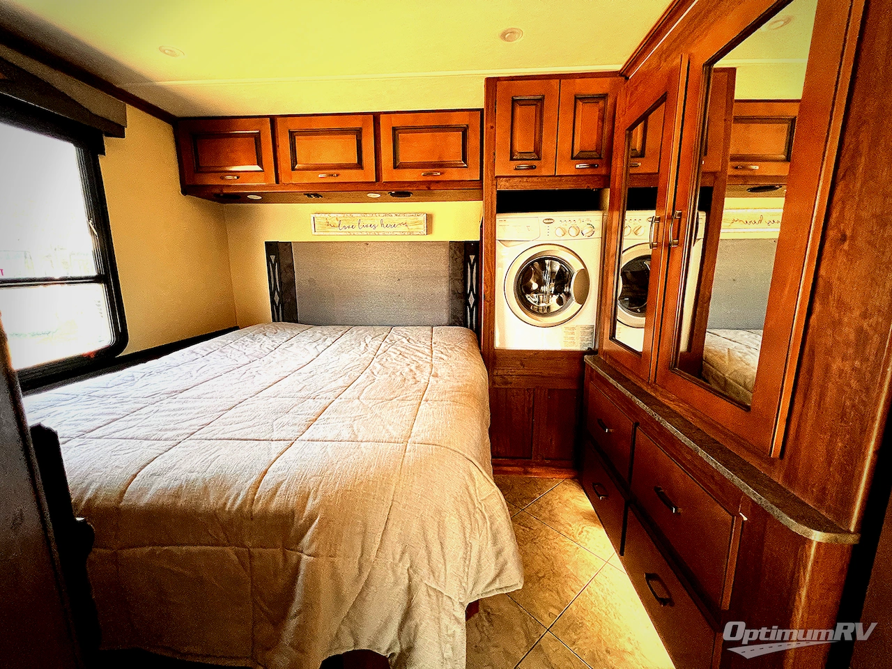 2014 Fleetwood Excursion 35B Photo 15