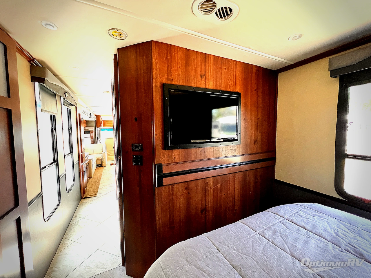 2014 Fleetwood Excursion 35B Photo 16