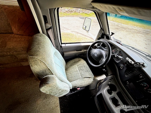 2003 Winnebago Minnie Winnie 329B RV Photo 3