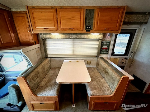 2003 Winnebago Minnie Winnie 329B RV Photo 4