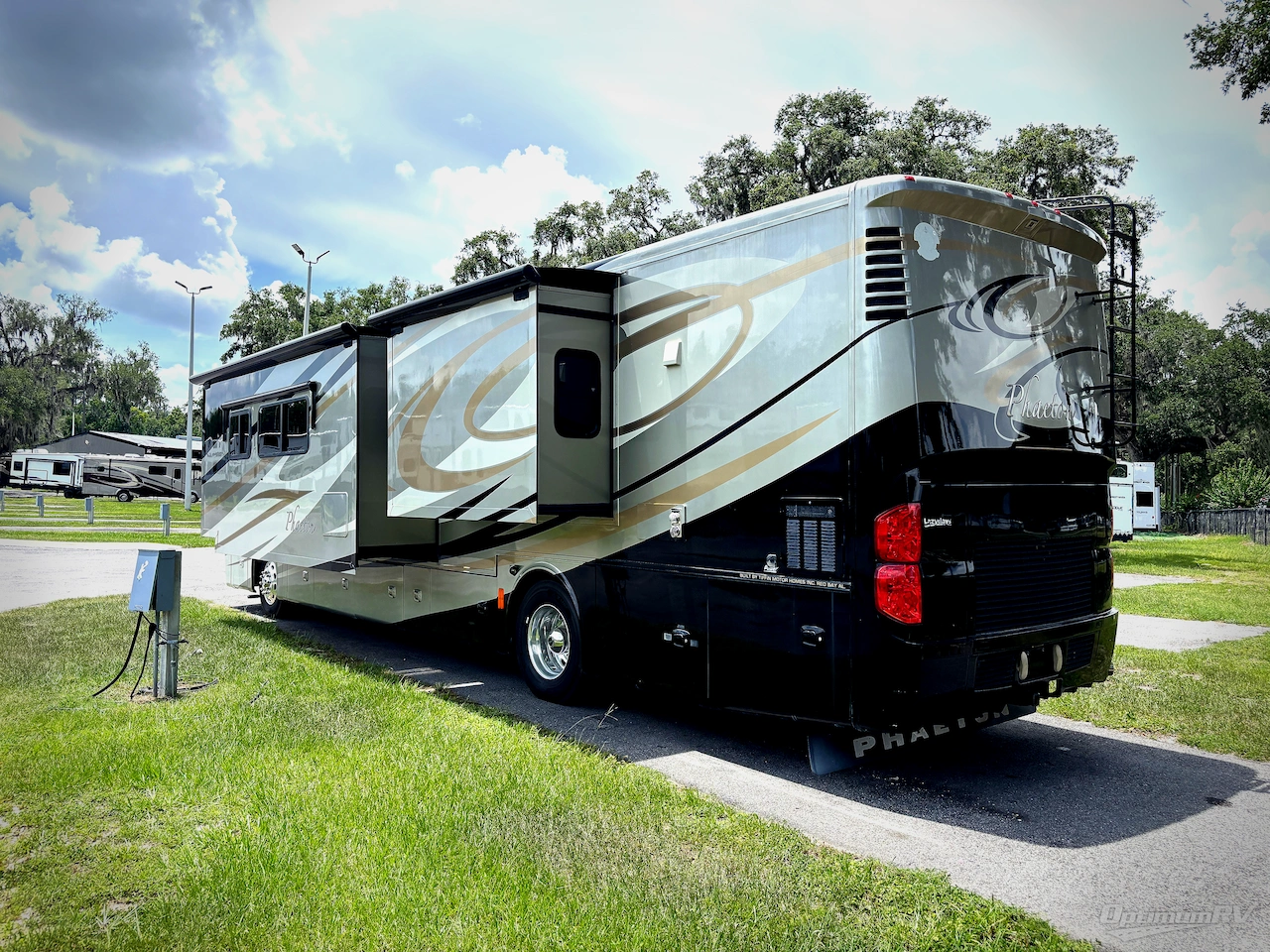 2012 Tiffin Phaeton 40 QBH Photo 3