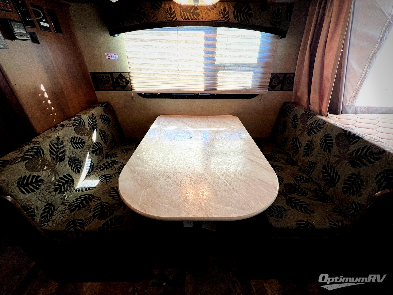 2014 Jayco Jay Feather Ultra Lite 16V Photo 8
